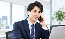 ポスティング会社へ相談する担当者