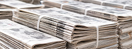 大量の新聞をまとめて配布する新聞折込のイメージ